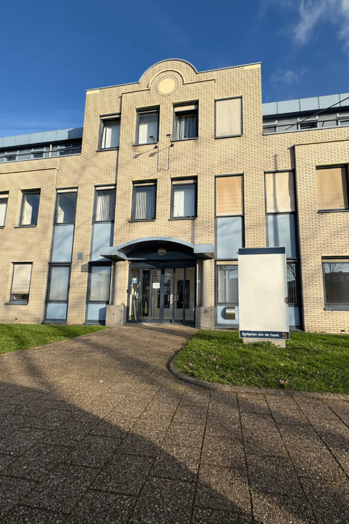 Voorgevel opvanglocatie Oekraïense ontheemden Houten